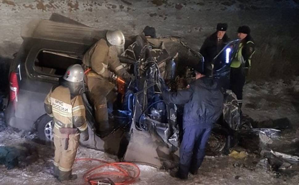 Пять человек погибли в ДТП с фурой и минивэном в Оренбуржье