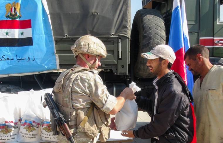 Военные РФ впервые раздали гуманитарную помощь в сирийской Хасеке