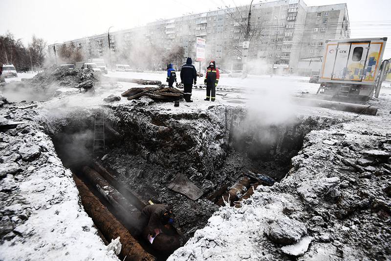 Авария на теплотрассе в Новосибирске: тысячи жителей мёрзнут в своих домах