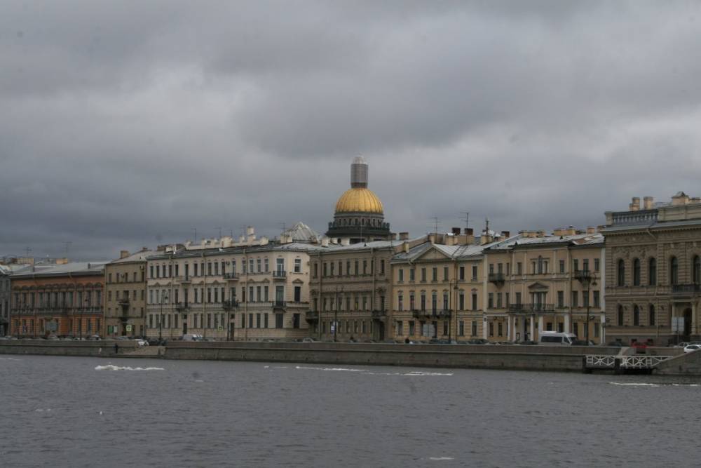 Петербург встретит новую рабочую неделю переменной облачностью без осадков