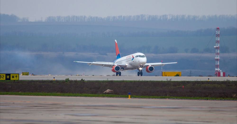 В самолете во время рейса Москва-Анапа скончался второй пилот