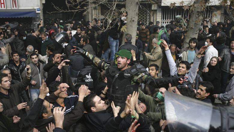 В Иране арестовали около тысячи протестующих