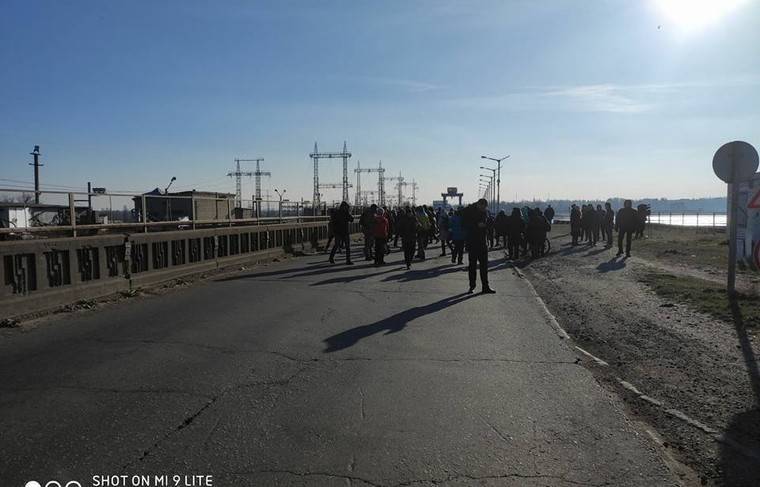 Жители украинского Светловодска в борьбе за отопление перекрыли дорогу
