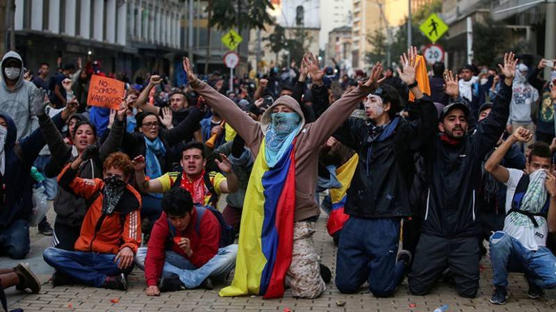 «Сработала теория домино»: почему колумбийцы протестуют против своего президента