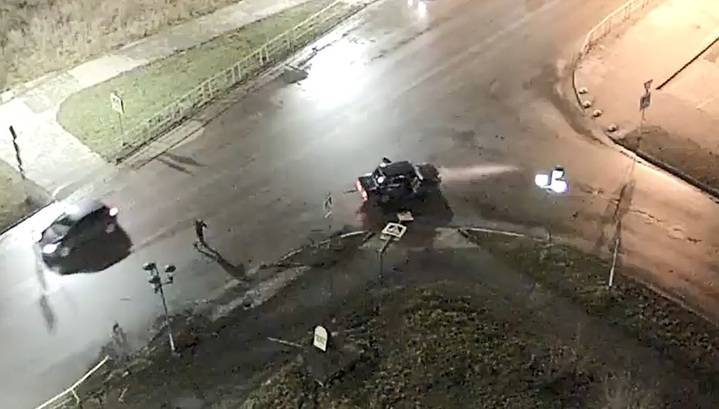 В Карелии водитель сбежал с места ДТП, бросив выпавшего пассажира. Видео