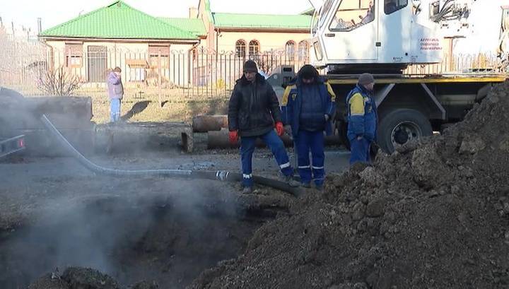 Прорывы труб: десятки тысяч россиян остались без тепла