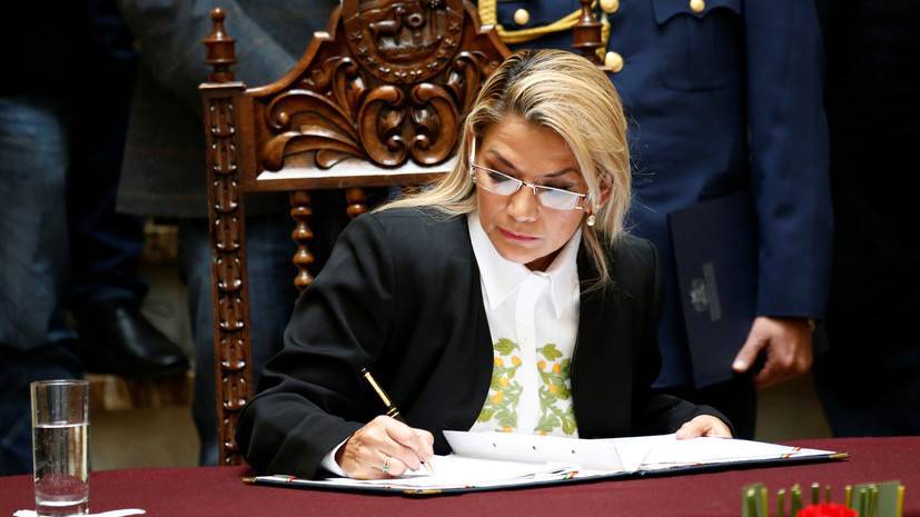 Жанин Аньес подписала закон о проведении в Боливии всеобщих выборов