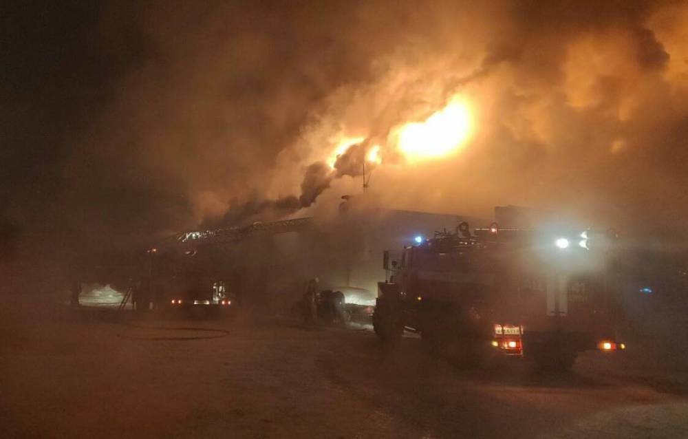 В Сургуте локализовали пожар в ресторане