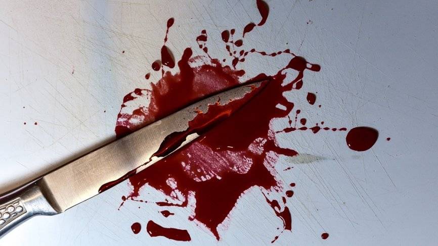 Мужчина ударил ножом женщину на глазах у ребенка в Москве
