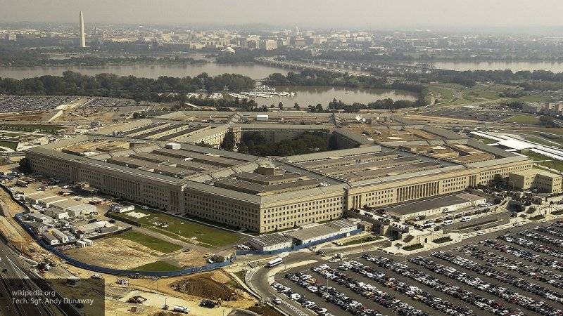 Глава Пентагона просит уволить министра ВМС США