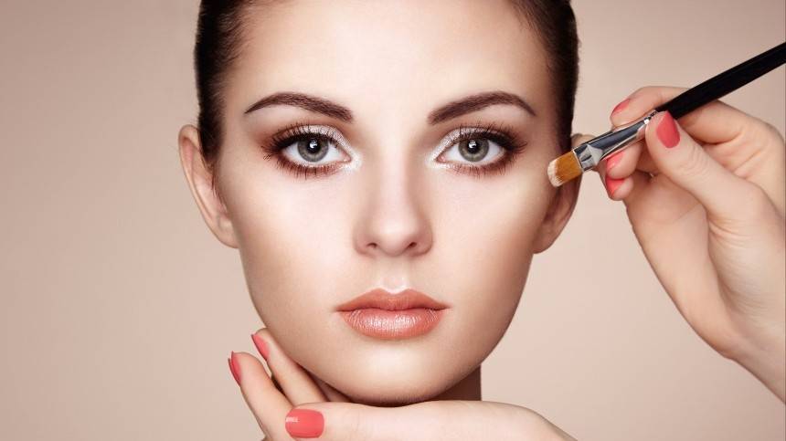 Секреты макияжа: Как правильно нанести тональный крем