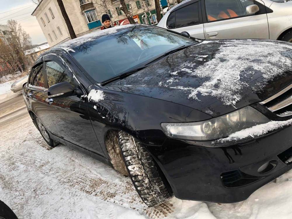Нечаянно помог: в Кузбассе сын приехал к судебным приставам на машине отца-должника