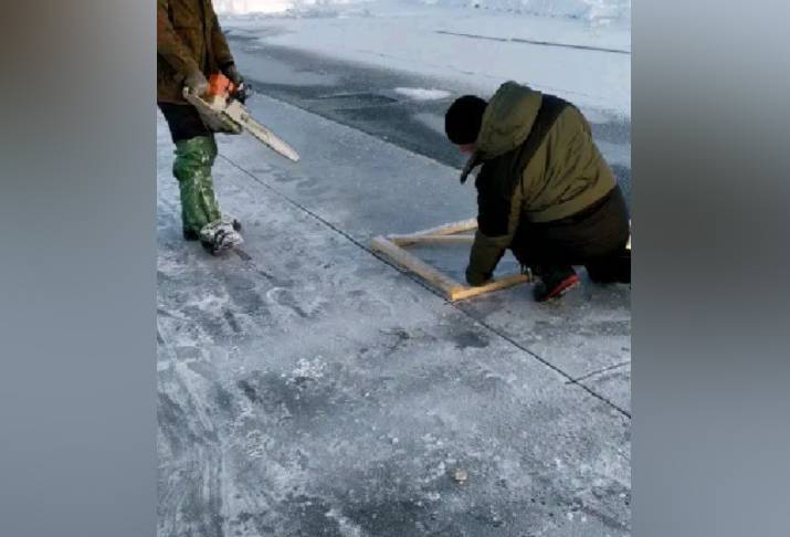 Глава Кемерова показал на видео, как заготавливают лёд для снежных городков