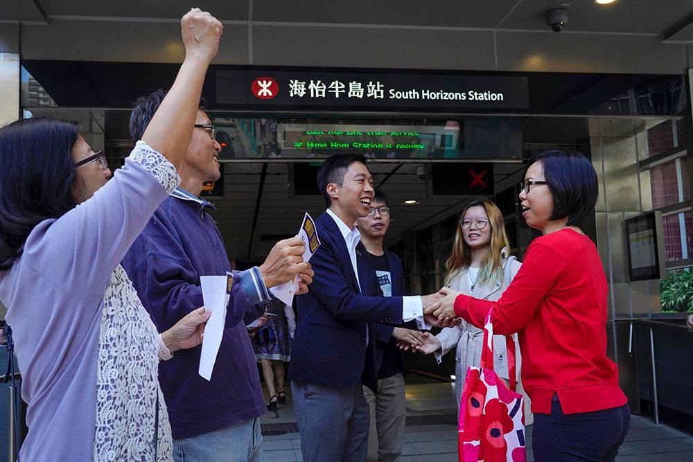 В Гонконге на местных выборах победили кандидаты от оппозиции