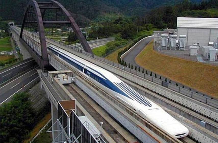 В Японии строят первую промежуточную станцию на трассе поездов на магнитной подушке