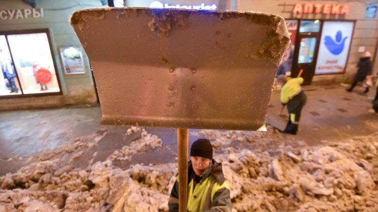 Массовая драка дворников с лопатами произошла в центре Москвы