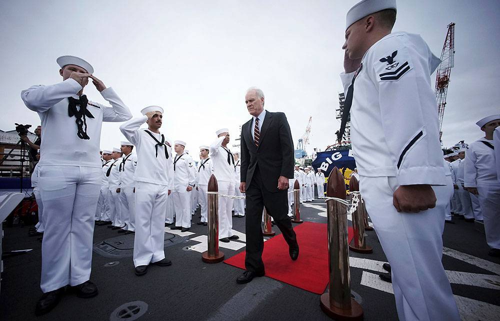 Глава ВМС США Ричард Спенсер ушел в отставку