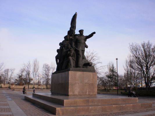 «Ще не вмерлы»: в Николаеве осквернили мемориал освободителям города