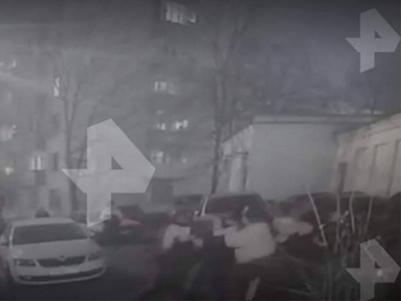Массовая драка дворников в Москве попала на видео