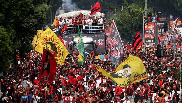 Чемпионский парад "Фламенго" перерос в массовые беспорядки
