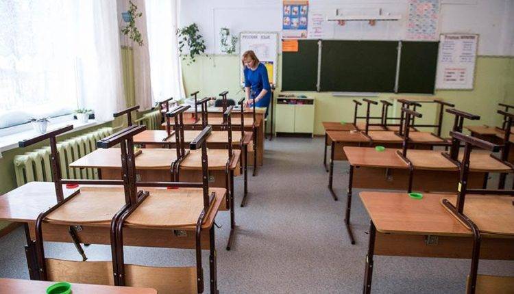 В якутском Верхоянске отменили занятия в школах из-за 52-градусного мороза