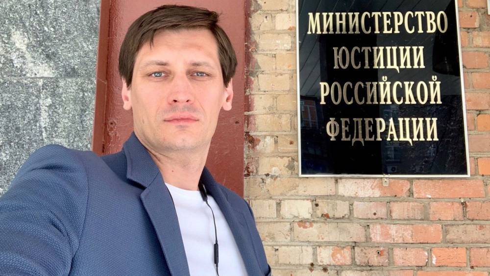Некомпетентный Гудков пытается объяснить закрытие «Партии перемен» выборами в Госдуму