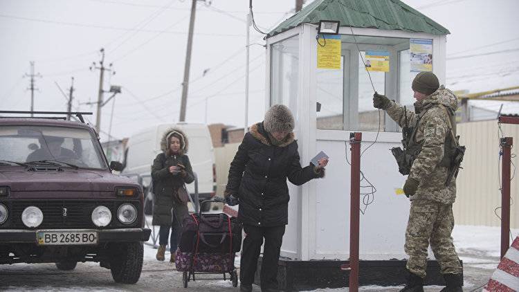 Украинка пыталась "выкупить" у пограничников жениха из РФ за $200&nbsp;