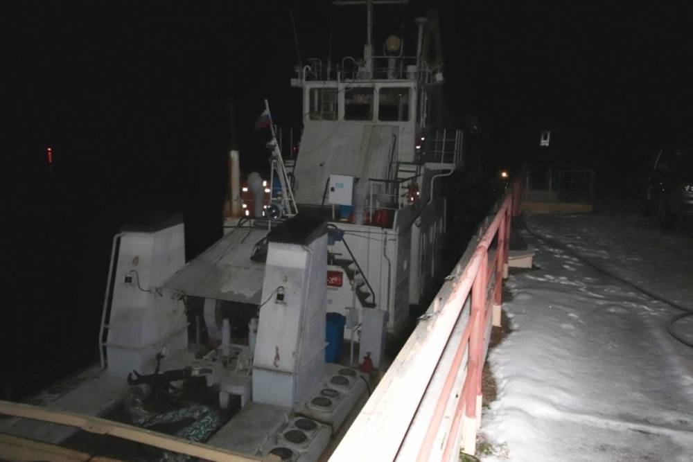В Ленобласти капитан судна пытался украсть у себя более 2,5 тонн дизельного топлива