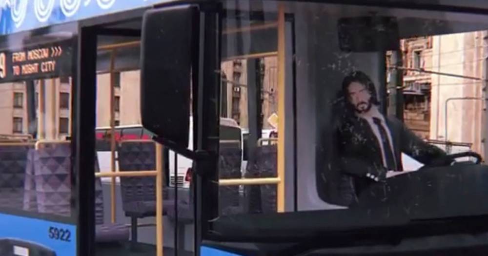 Москву будущего с Киану Ривзом за рулем автобуса показали на видео