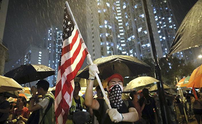 Time (США): победа демократических партий на местных выборах в Гонконге