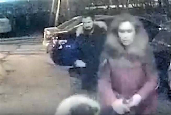 Нападение на мать с ребенком в Москве попало на видео
