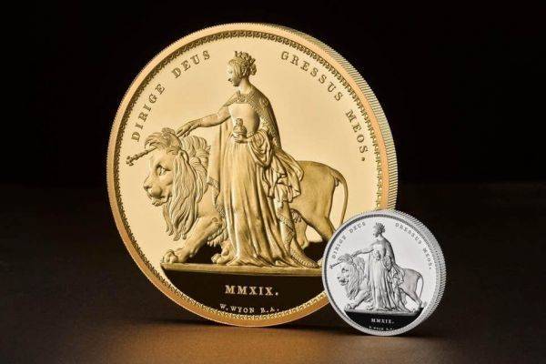В Британии выпущена коллекционная золотая монета £5 тыс. весом пять кг