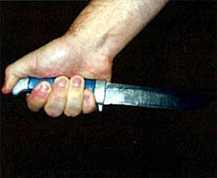 На врача Псковской детской областной больницы напал неизвестный с ножом