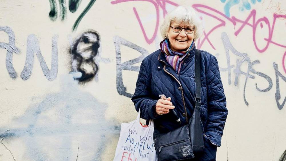 Бабушка Ирмела нашла свое призвание. Она борется с нацистами в Германии