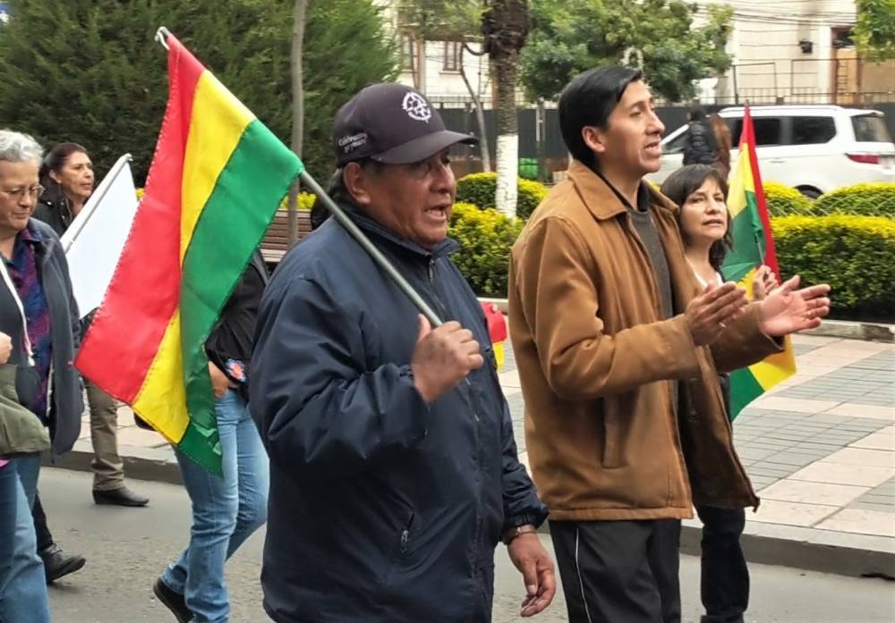 Жители Боливии потребовали от новой власти не допустить начала гражданской войны