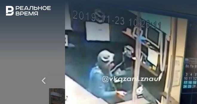 В Казани неизвестные похитили кофемашину из торгового центра