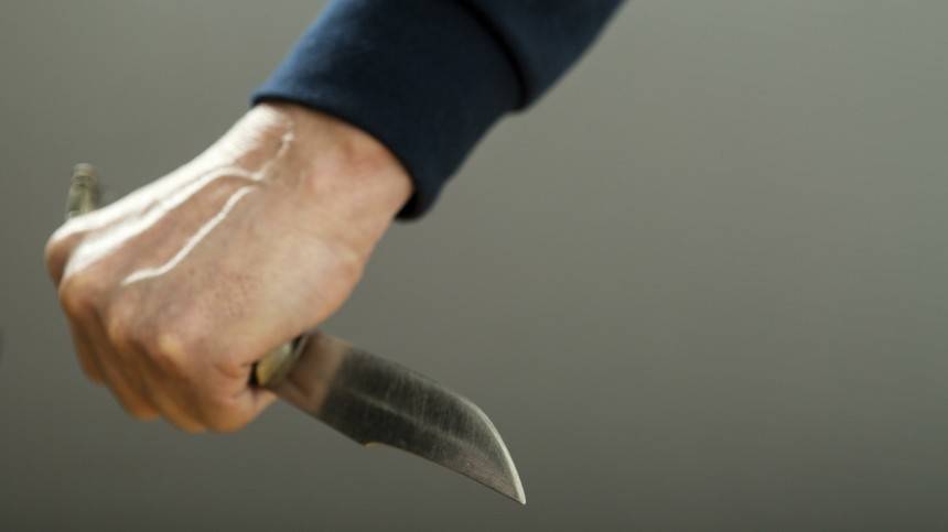 Мужчина набросился с ножом на врача Псковской областной детской больницы