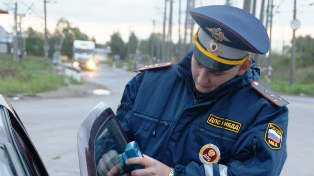 Новгородские инспекторы задержали двух водителей в наркотическом опьянении