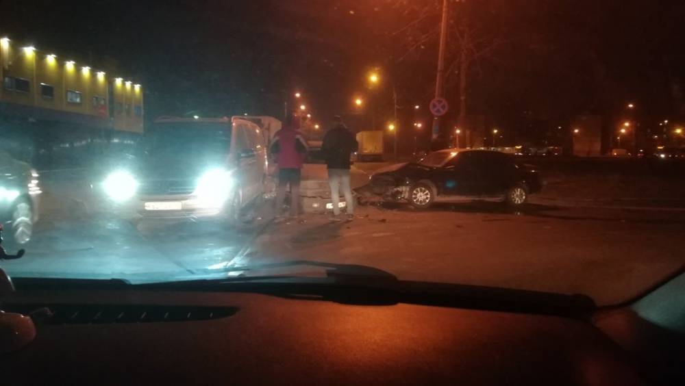 Автомобили «разложились» после столкновения на улице Грибакиных