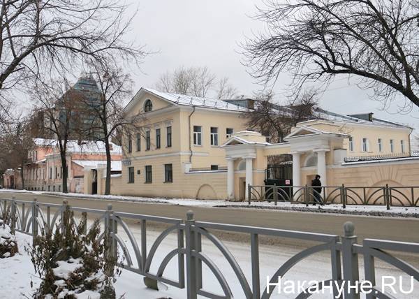 Несносная усадьба: историческое здание 19 века попало в зону стройки ледовой арены УГМК