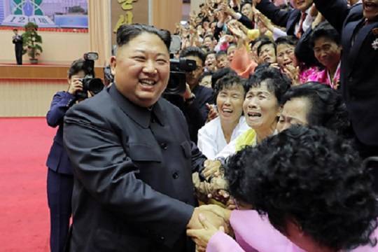 Ким Чен Ын привёл в восторг женщин-военных