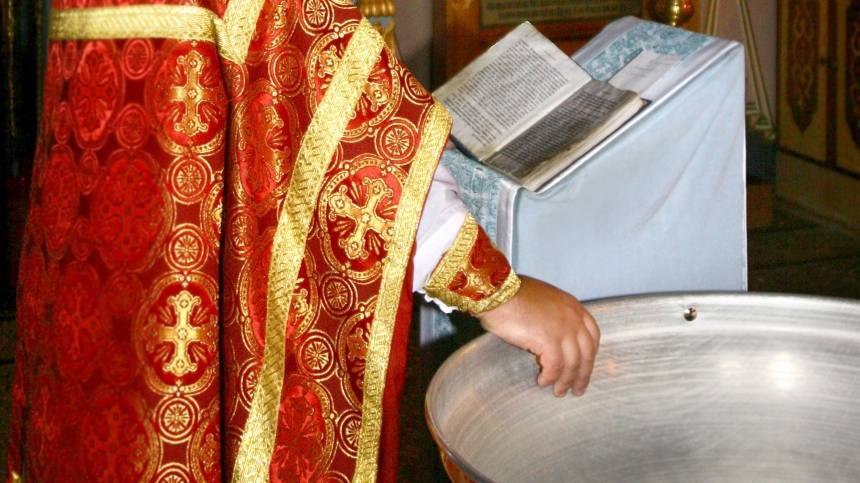 Курганский священник отказался крестить ребенка из-за огромной родинки
