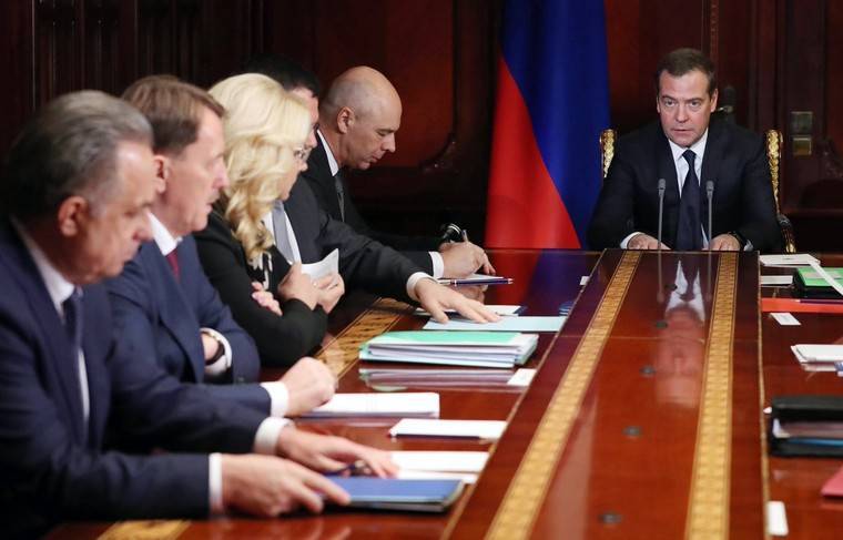 Медведев: тема освобождения от НДФЛ малоимущих требует доработки