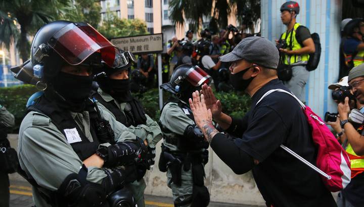МИД Китая заявил решительный протест США по поводу Гонконга