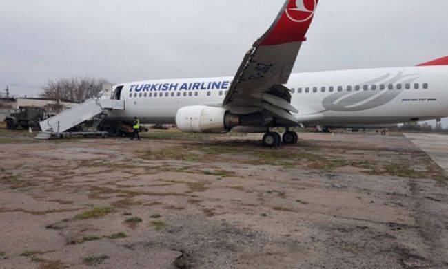 Turkish Airlines решает судьбу лайнера, поврежденного при посадке в Одессе