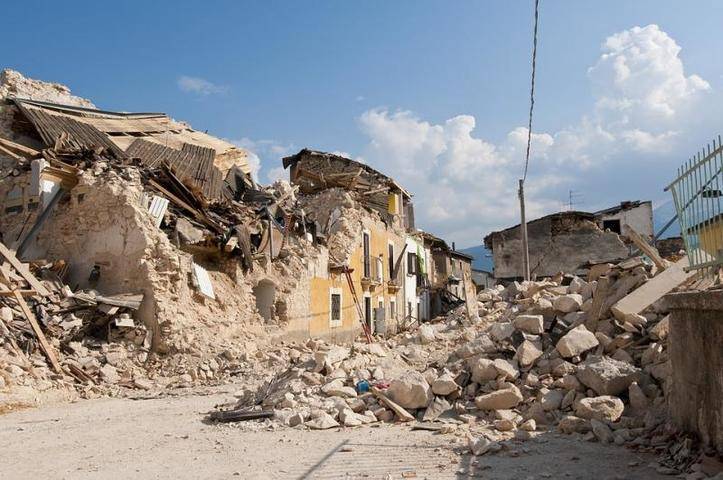 СМИ: Сотни человек пострадали в результате землетрясения в Албании