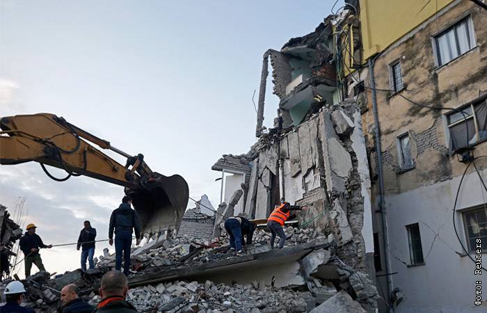 Четверо погибли, около 150 человек пострадали в результате землетрясения в Албании - interfax.ru - Москва - Россия - Албания - Тирана - Дуррес