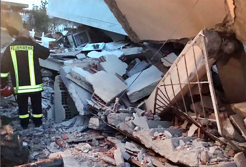 Паника в Албании: люди выпрыгивали из окон из-за землетрясения