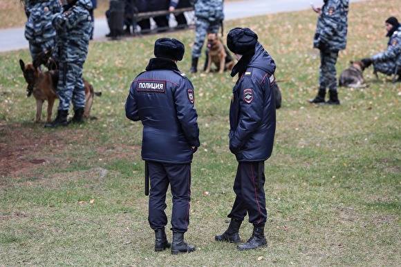 В Челябинской области пьяный мужчина ранил ножом двух полицейских
