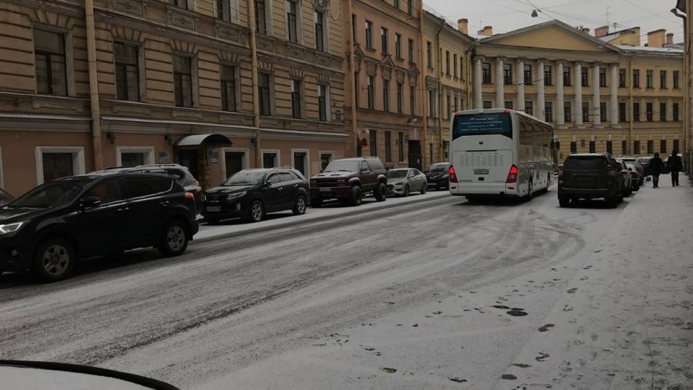 В среду в Петербурге будет тепло и снежно